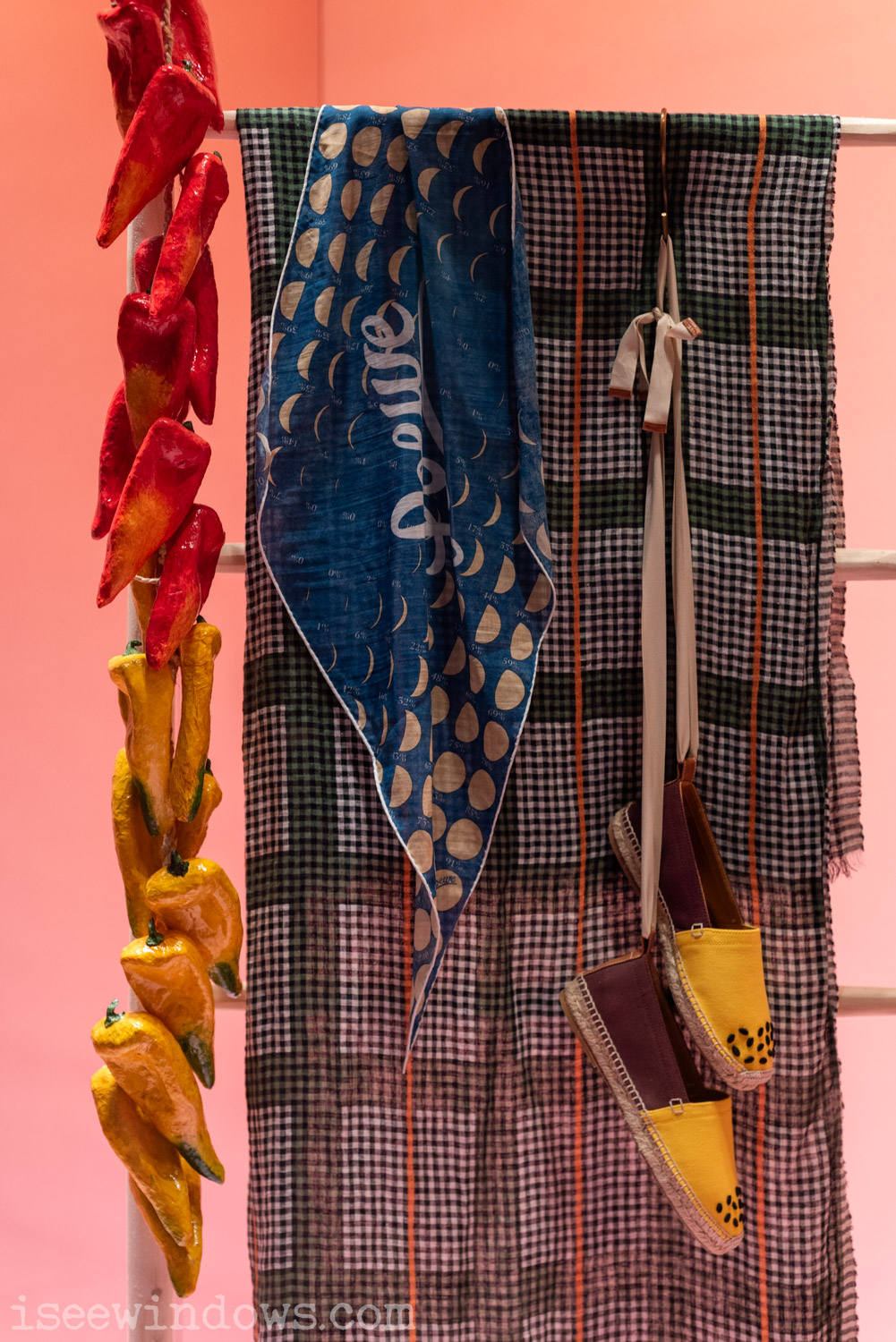 2021/06 LOEWE – Paula’s Ibiza at Rinascente detail of the display retail photo