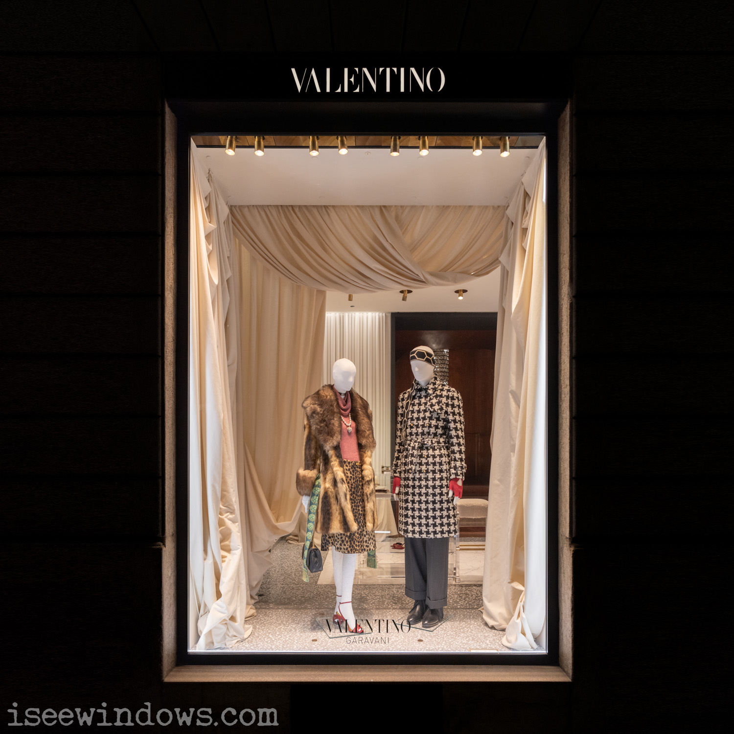 2024/10 Valentino - Avant les Débuts full window display retail photo